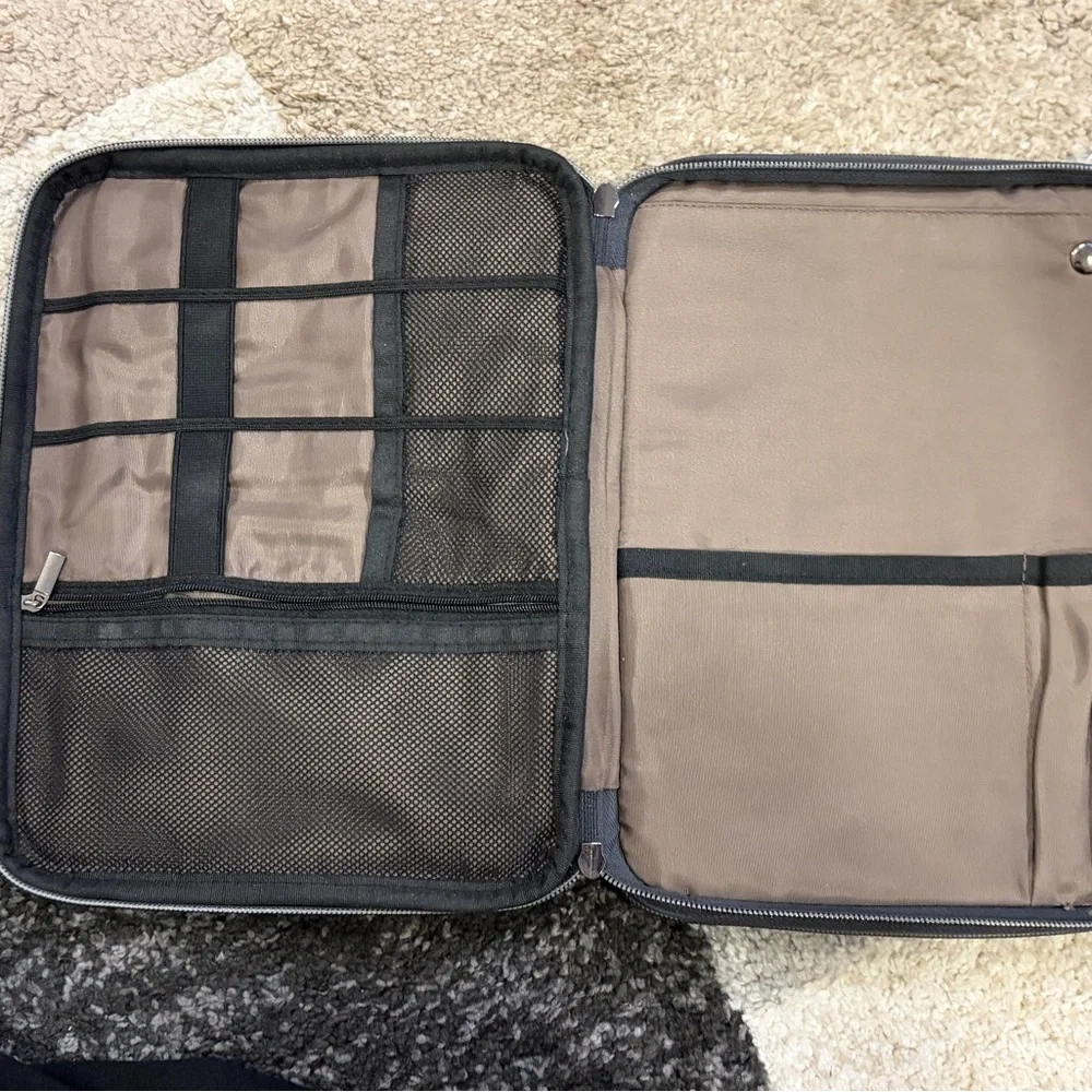 Q-smile Cable Organizer Bag Double Layer Water Resistant 12x9x2 Gray